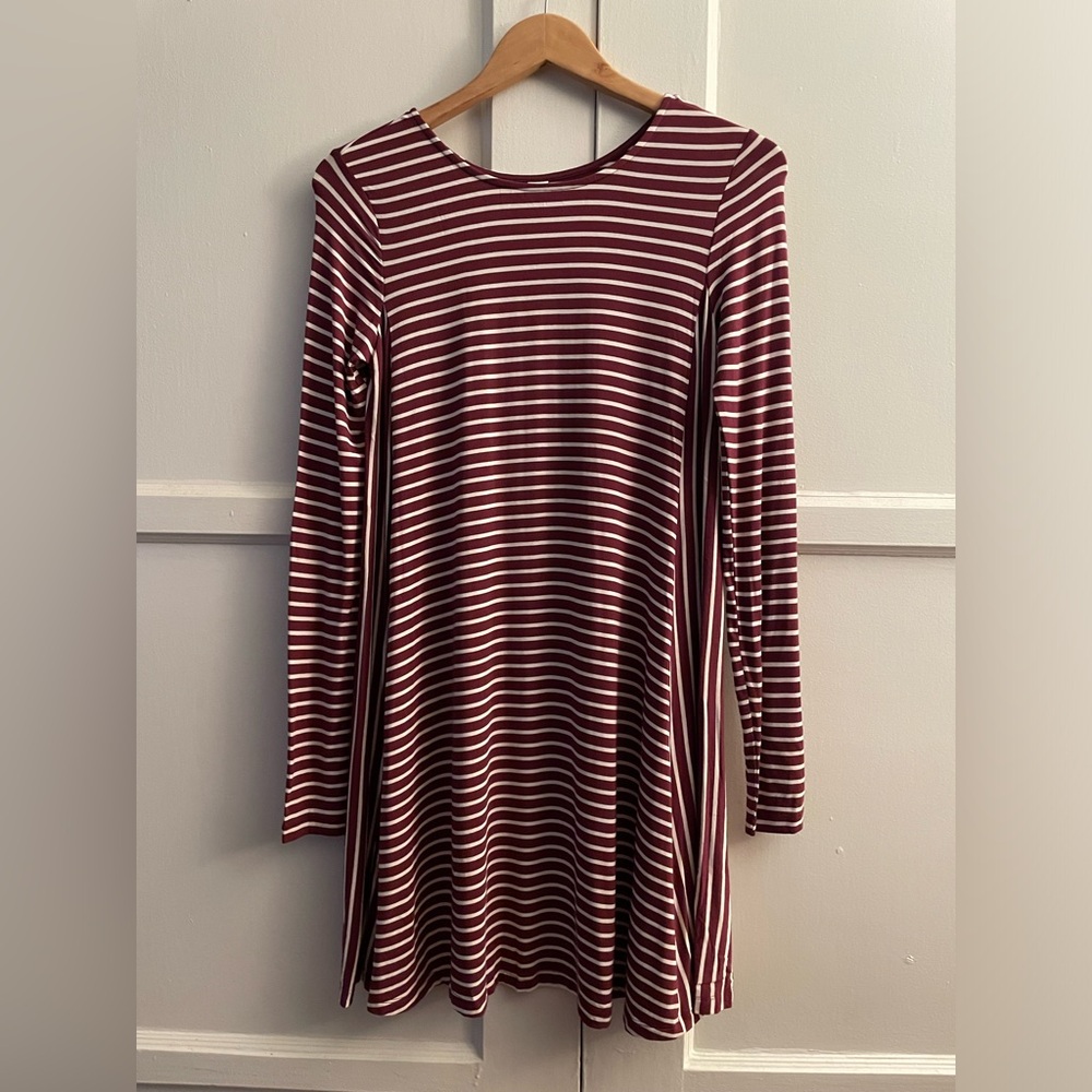 Old Navy Long Sleeve Knit Swing Dress in Burgundy Stripe • NWT